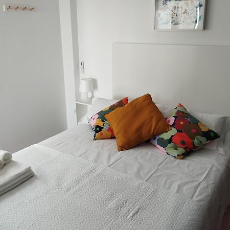 Apartamento Lidia Planta 2, La Carihuela 1ª Linea Playa, Vistas Mar, Buhardilla 1 Dormitorio, 40 M2, 1-3 Huesped, Terraza, Wifi توريمولينوس المظهر الخارجي الصورة