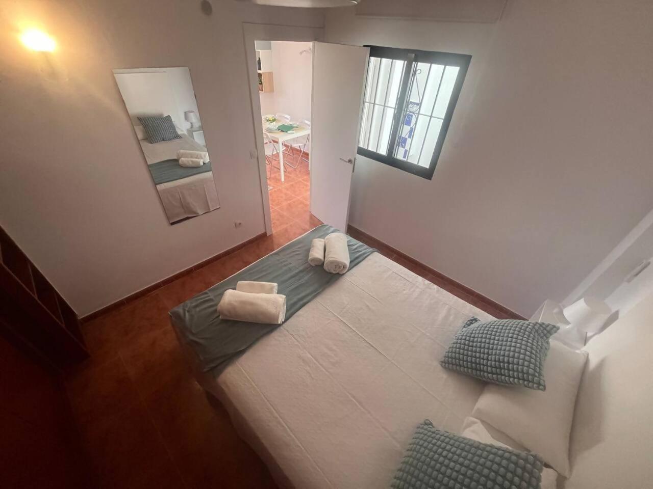 Apartamento Lidia Planta 2, La Carihuela 1ª Linea Playa, Vistas Mar, Buhardilla 1 Dormitorio, 40 M2, 1-3 Huesped, Terraza, Wifi توريمولينوس المظهر الخارجي الصورة
