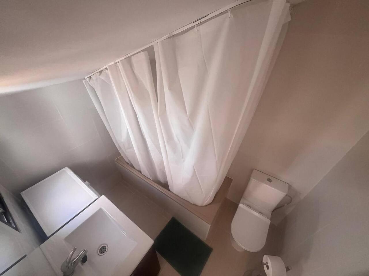 Apartamento Lidia Planta 2, La Carihuela 1ª Linea Playa, Vistas Mar, Buhardilla 1 Dormitorio, 40 M2, 1-3 Huesped, Terraza, Wifi توريمولينوس المظهر الخارجي الصورة